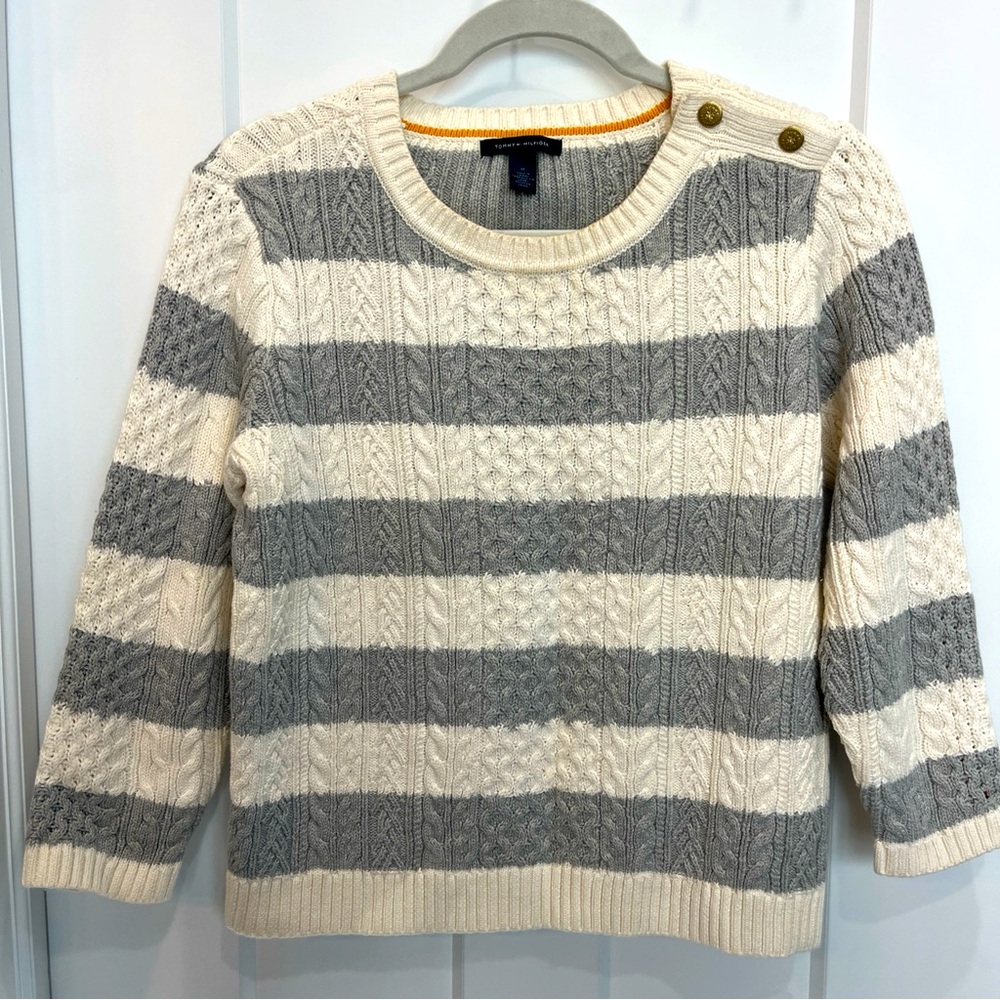 Tommy Hilfiger Women’s Size Medium Grey White Striped 3/4 Length Sleeve Sweater